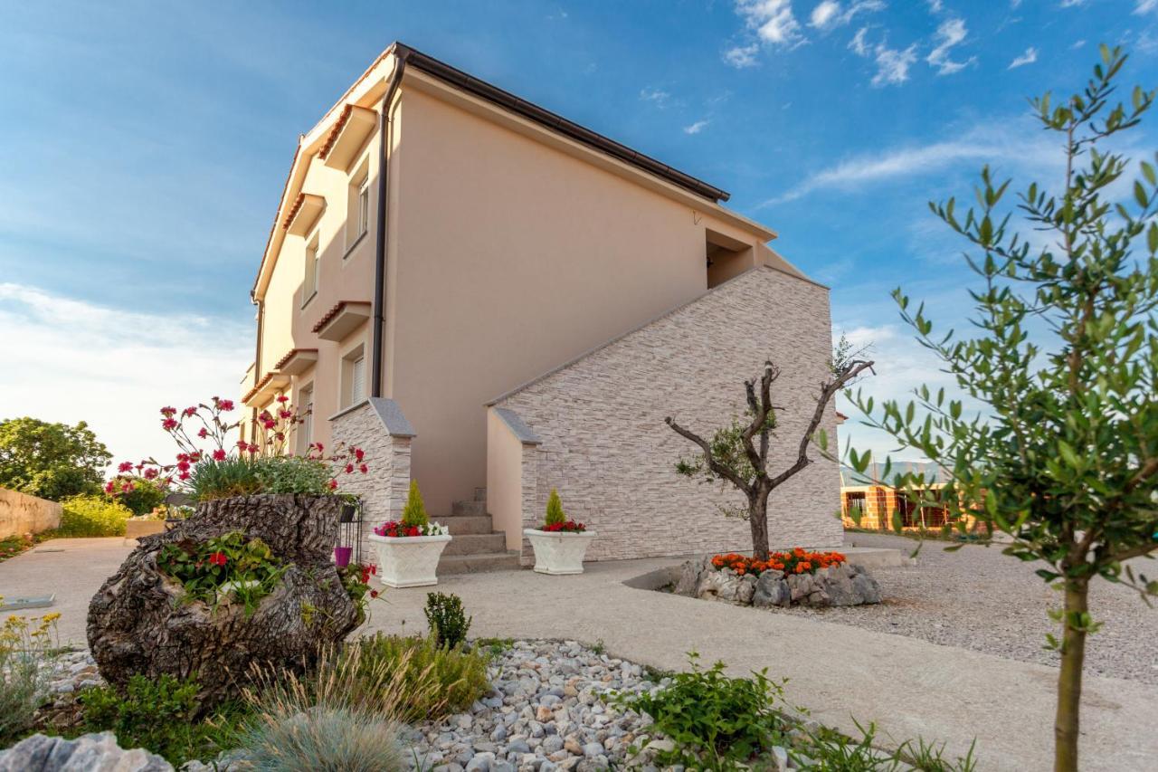 Apartments Didi Omisalj Exterior photo